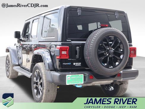 Used 2023 Jeep Wrangler Unlimited Sahara w/ Cold Weather Group AWD/4WD image 3