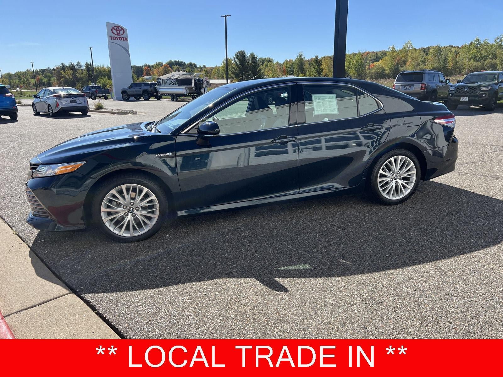 Used 2019 Toyota Camry XLE FWD image 3