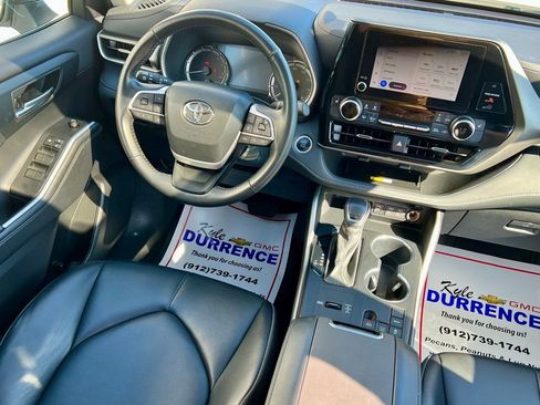 Used 2024 Toyota Highlander XLE image 16