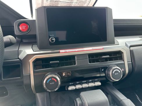 Certified 2025 Toyota Tacoma TRD Off-Road image 22