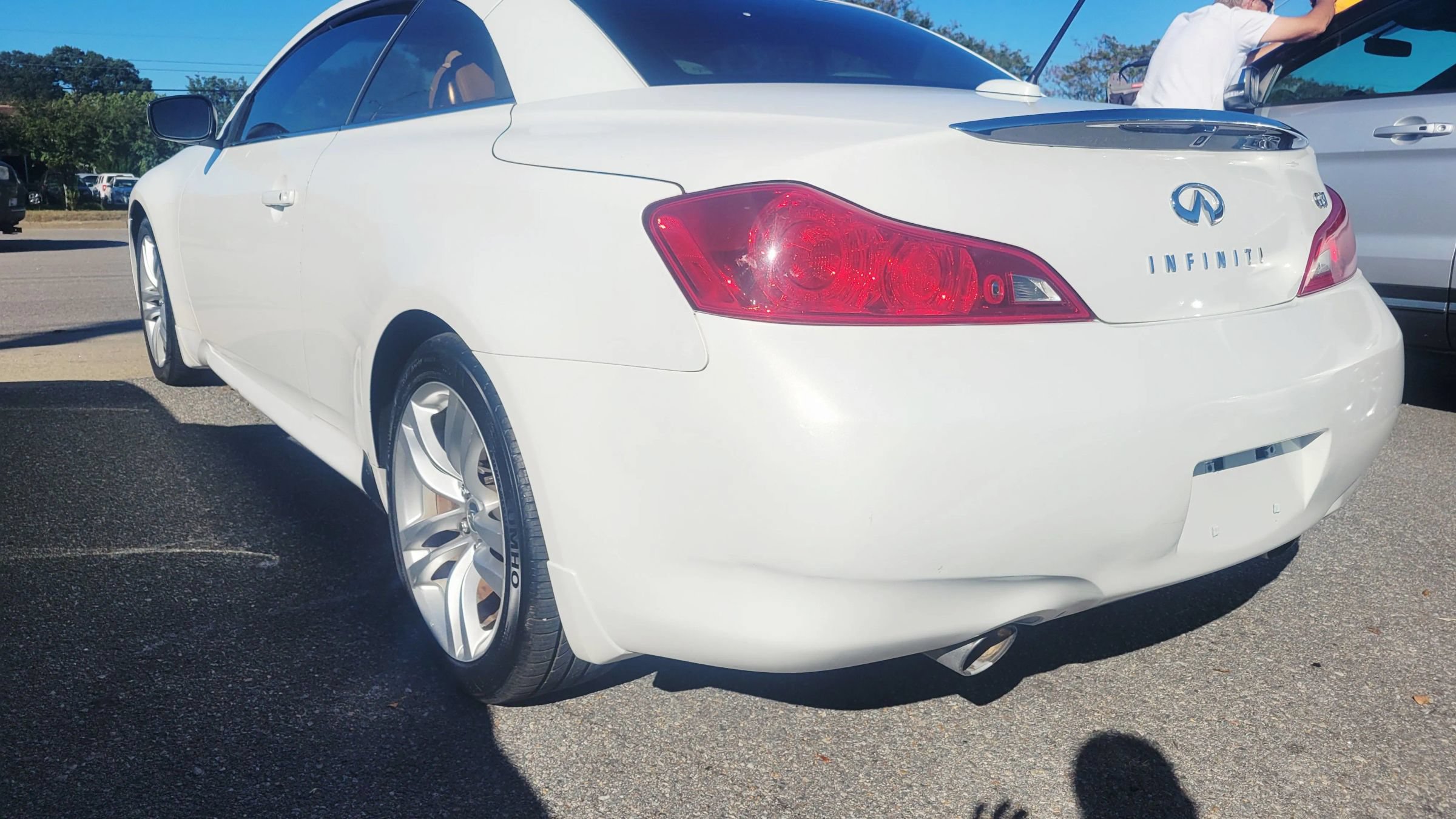 Used 2009 INFINITI G37 Convertible w/ Premium Pkg RWD image 2