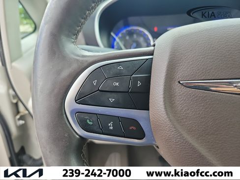 Used 2020 Chrysler Pacifica Touring-L Plus FWD image 25