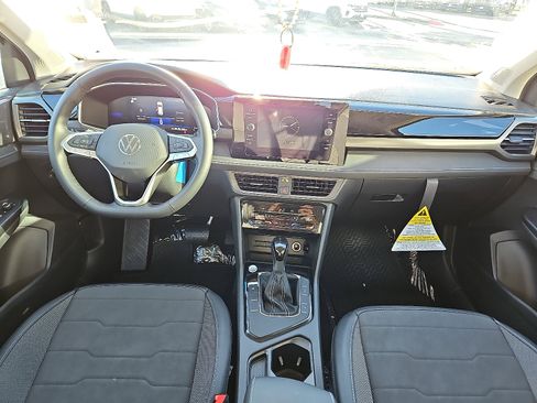 New 2026 Volkswagen Taos SE image 6