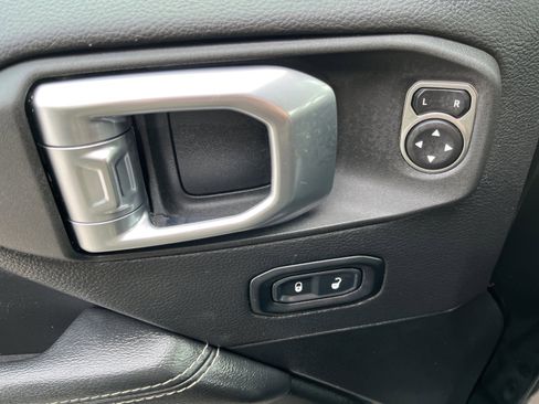 Used 2022 Jeep Wrangler Unlimited Sahara w/ LED Lighting Group image 28