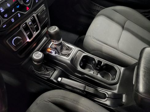 Used 2021 Jeep Wrangler Unlimited Sport AWD/4WD image 30