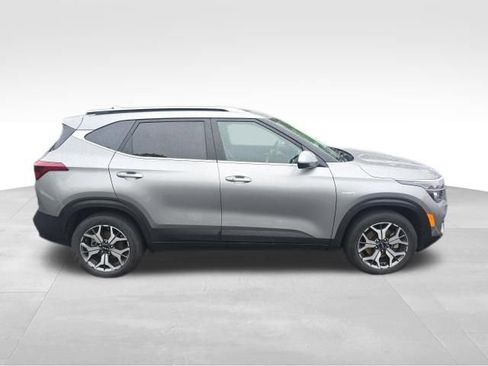 Used 2023 Kia Seltos EX AWD/4WD image 8