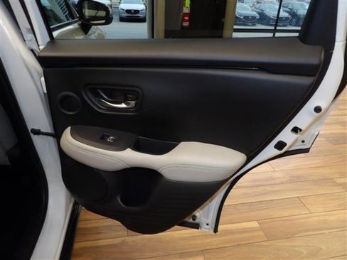 Used 2023 Honda HR-V EX-L image 16