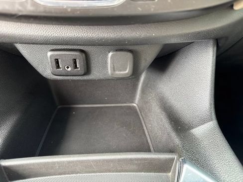 Used 2022 Chevrolet Traverse LS FWD image 18