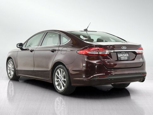 Used 2017 Ford Fusion SE FWD image 3