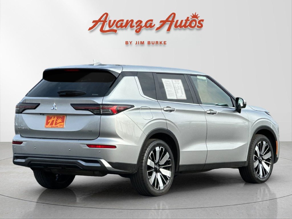 Used 2025 Mitsubishi Outlander SE AWD/4WD image 5