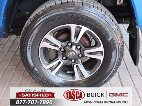 Used 2017 Toyota Tacoma TRD Sport w/ Tow Package (A/T) AWD/4WD image 11
