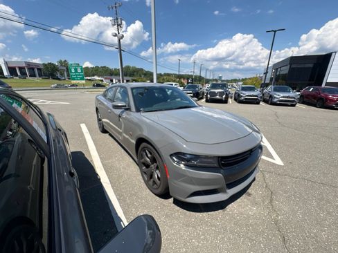 Used 2017 Dodge Charger SXT w/ Rallye Group RWD image 12