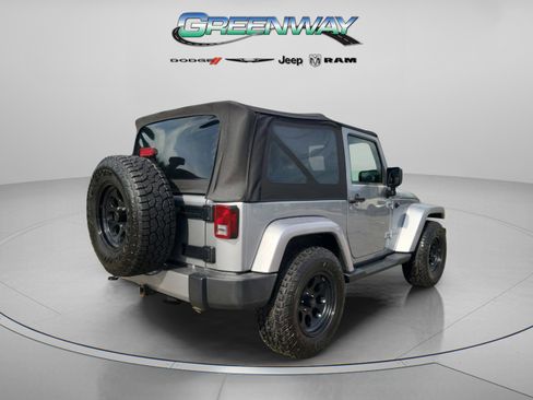 Used 2017 Jeep Wrangler Sahara w/ Connectivity Group image 4