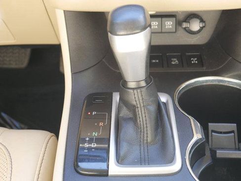 Used 2019 Toyota Highlander Limited Platinum image 25