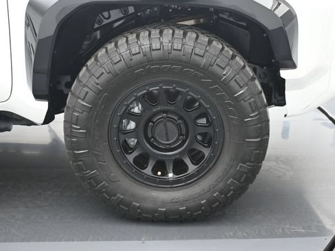 Used 2025 Toyota 4Runner Trailhunter AWD/4WD image 24