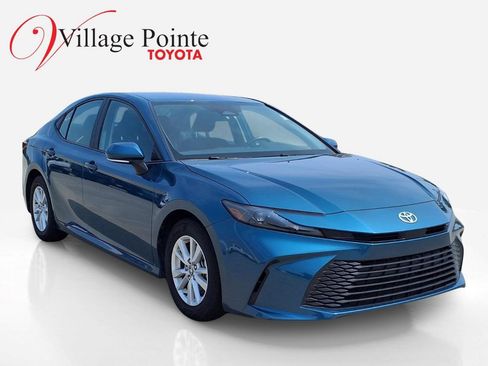 Used 2025 Toyota Camry LE FWD image 7