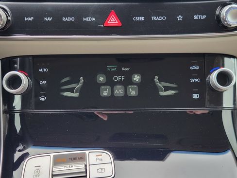 New 2026 Genesis GV70 2.5T AWD/4WD image 14