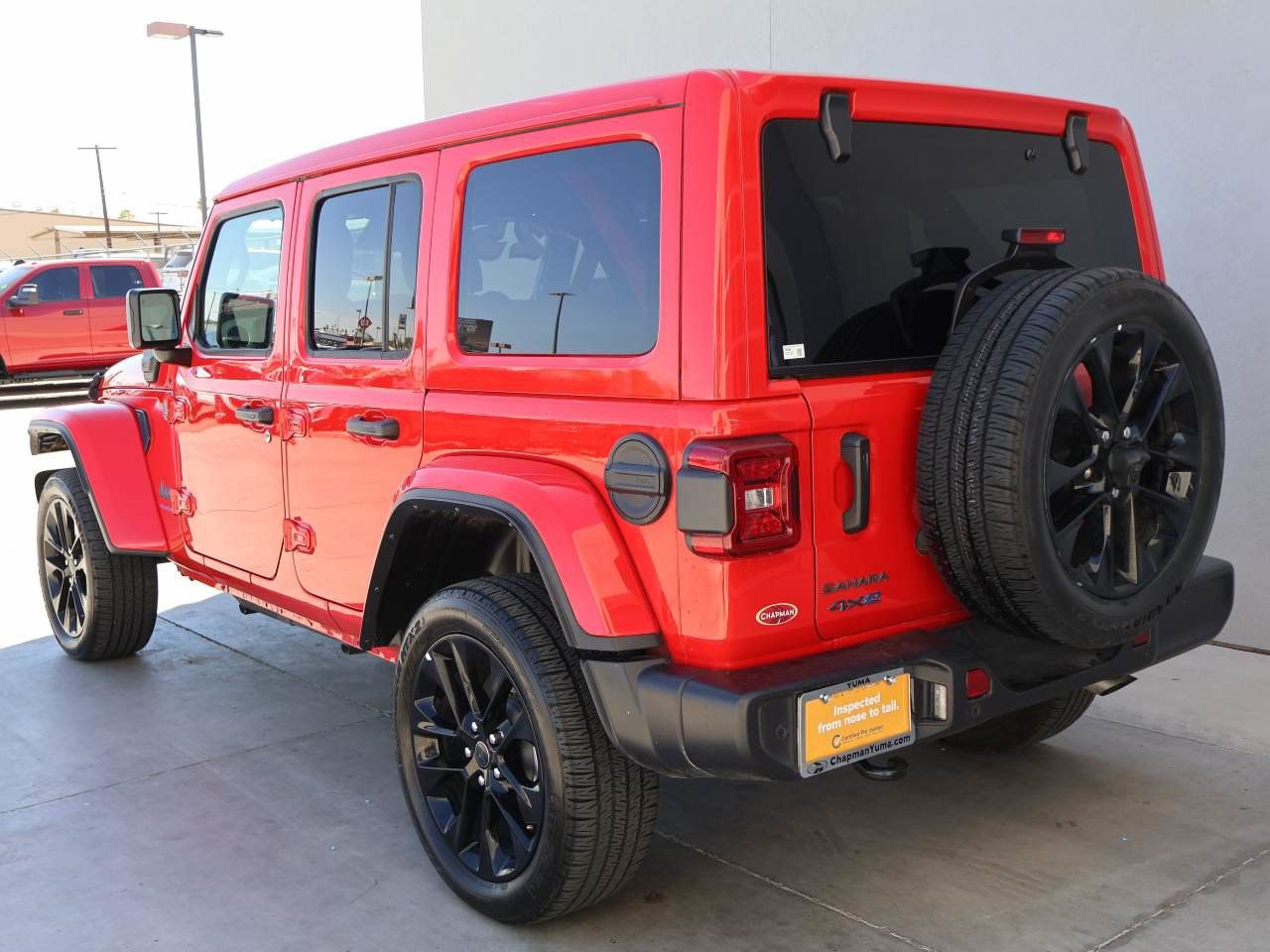 Used 2025 Jeep Wrangler Unlimited Sahara w/ Safety Group AWD/4WD image 3