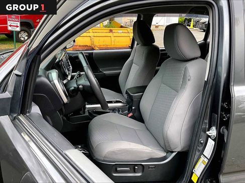 Certified 2022 Toyota Tacoma SR5 AWD/4WD image 8