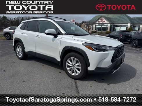 Used 2024 Toyota Corolla Cross LE image 1