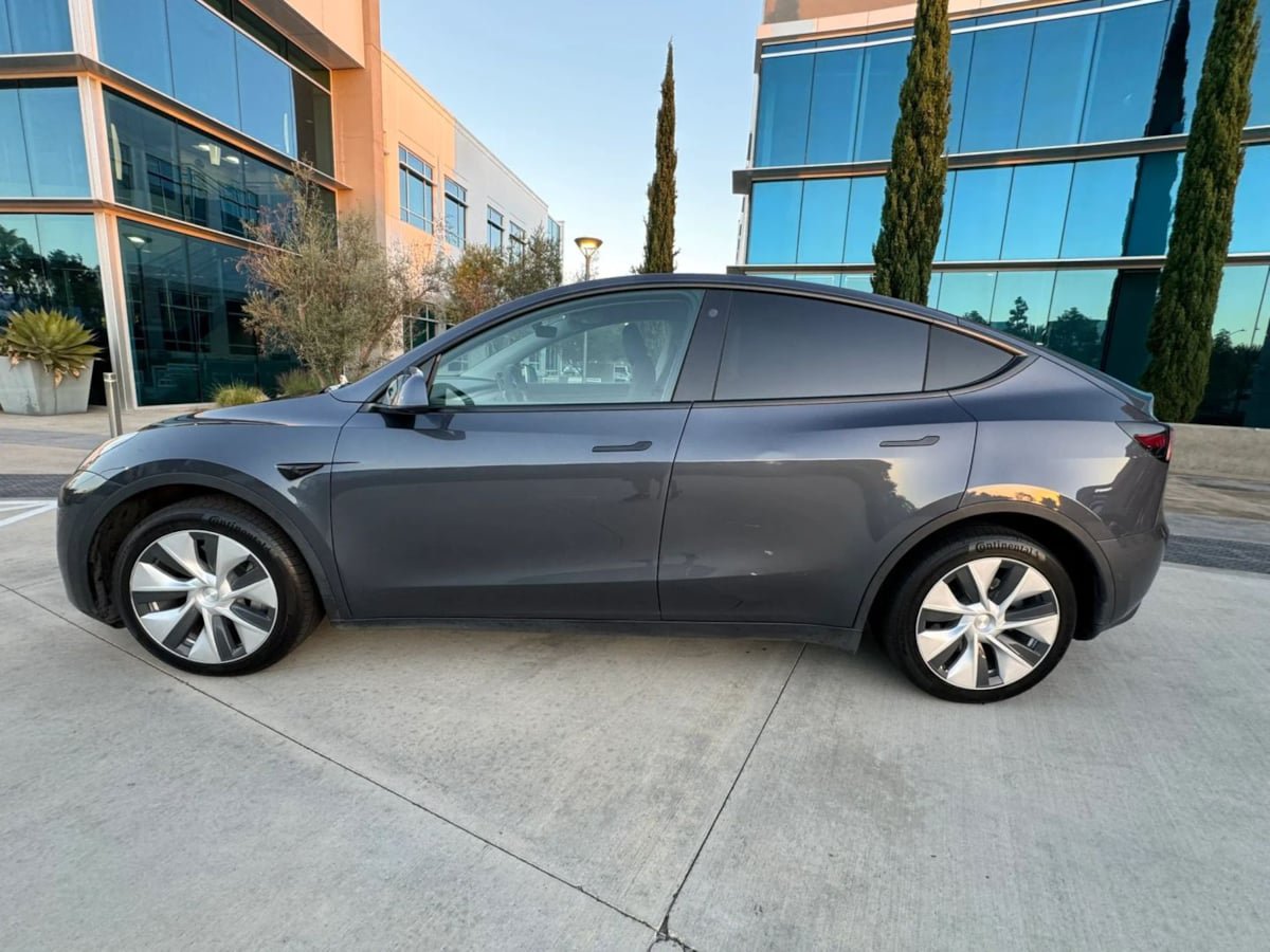 Used 2023 Tesla Model Y Long Range AWD/4WD image 9