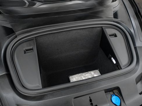 Used 2023 Porsche Taycan image 45