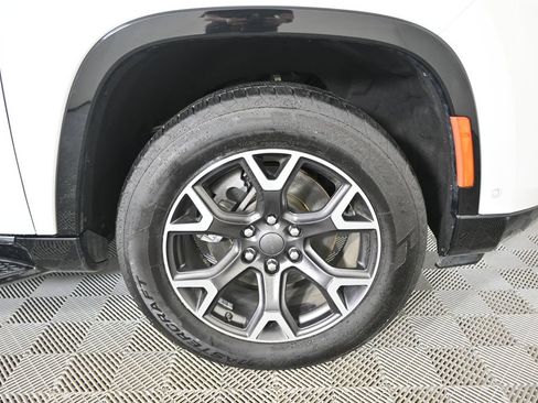 Used 2024 Jeep Wagoneer L Series III w/ Flexible Seating Group AWD/4WD image 11