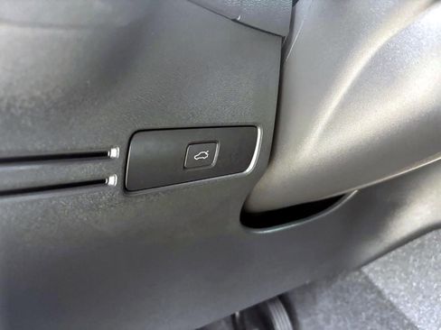 Used 2025 Volvo XC40 B5 Core image 14