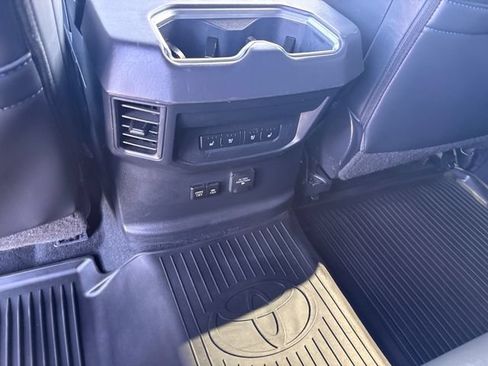 Used 2024 Toyota Tundra Platinum AWD/4WD image 28