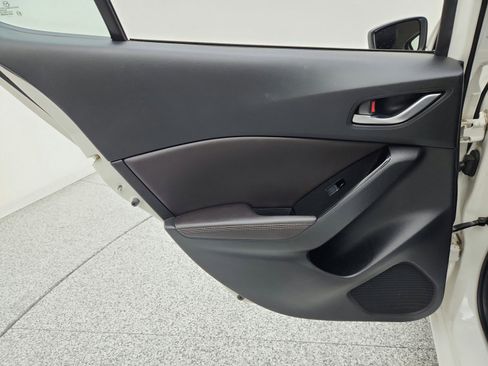 Used 2017 MAZDA MAZDA3 Touring image 23
