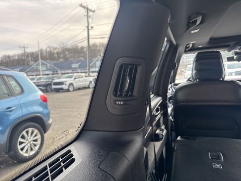 Used 2023 Jeep Grand Cherokee L Overland w/ Luxury Tech Group IV image 19