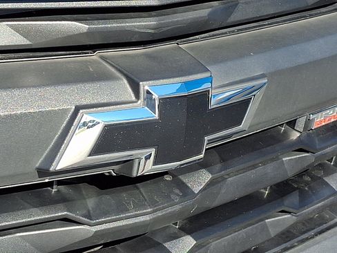 Used 2025 Chevrolet Colorado Trail Boss AWD/4WD image 32