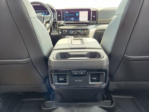 Used 2022 Chevrolet Silverado 1500 ZR2 w/ Technology Package image 13