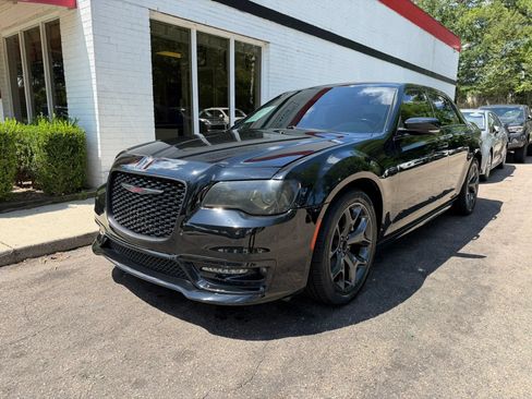 Used 2022 Chrysler 300 Touring L w/ Comfort Group RWD image 3