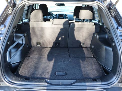 Used 2015 Jeep Cherokee Latitude image 14