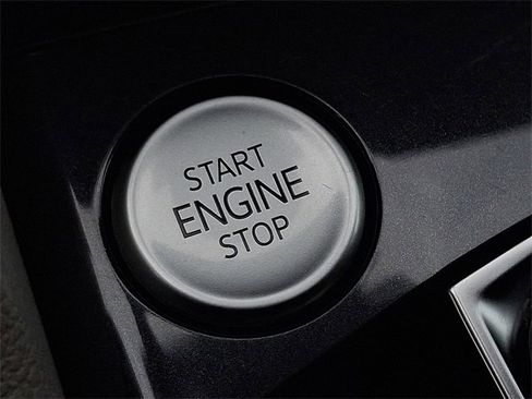 Certified 2023 Volkswagen Tiguan SE R-Line image 24