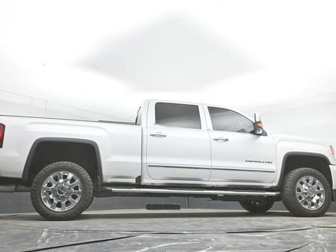 Used 2019 GMC Sierra 2500 Denali w/ Duramax Plus Package AWD/4WD image 34