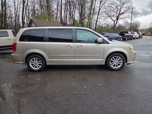 Used 2016 Dodge Grand Caravan SXT w/ Rear Park Assist Package FWD image 6
