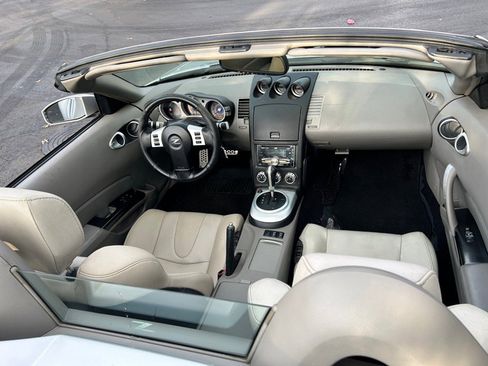 Used 2006 Nissan 350Z Touring image 23