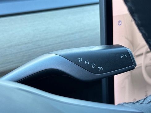 Used 2022 Tesla Model Y Long Range image 20