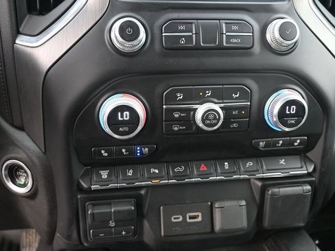 Used 2023 GMC Sierra 3500 Denali w/ Denali Ultimate Package AWD/4WD image 23