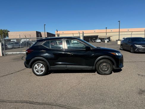 Used 2022 Nissan Kicks S image 4