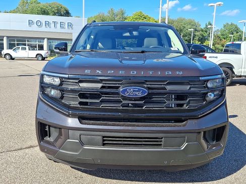 New 2025 Ford Expedition Active image 2