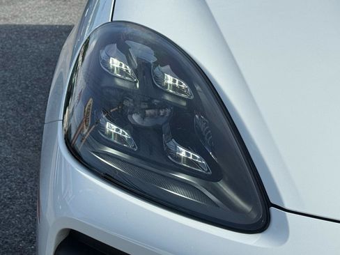 Used 2022 Porsche Cayenne AWD/4WD image 21
