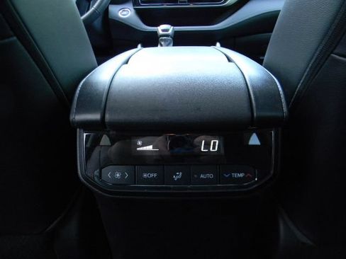 Used 2023 Toyota Highlander XLE AWD/4WD image 23