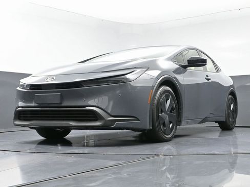 Used 2024 Toyota Prius LE image 50