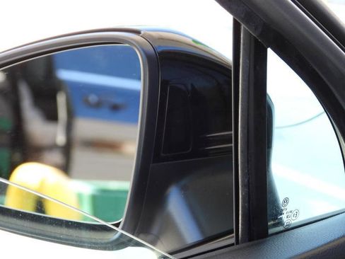 Used 2022 Volkswagen Tiguan SE R-Line image 55