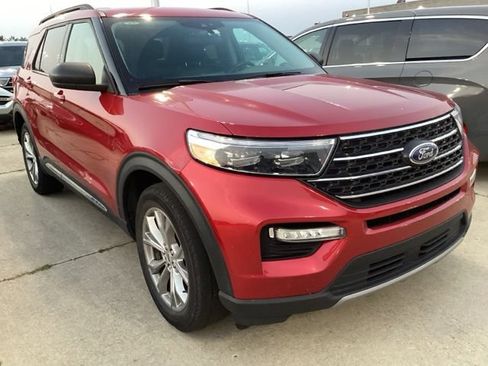 Used 2023 Ford Explorer XLT w/ Equipment Group 202A AWD/4WD image 9