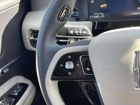 Used 2025 Lincoln Corsair AWD image 20