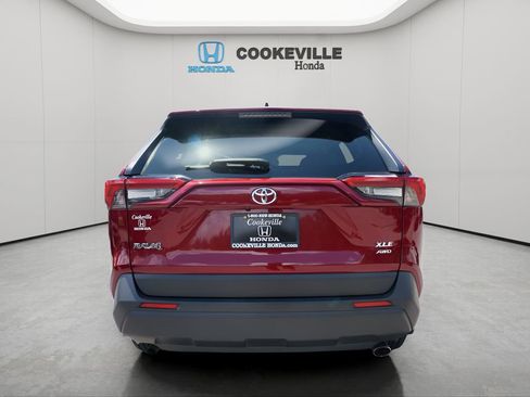 Used 2020 Toyota RAV4 XLE Premium AWD/4WD image 5